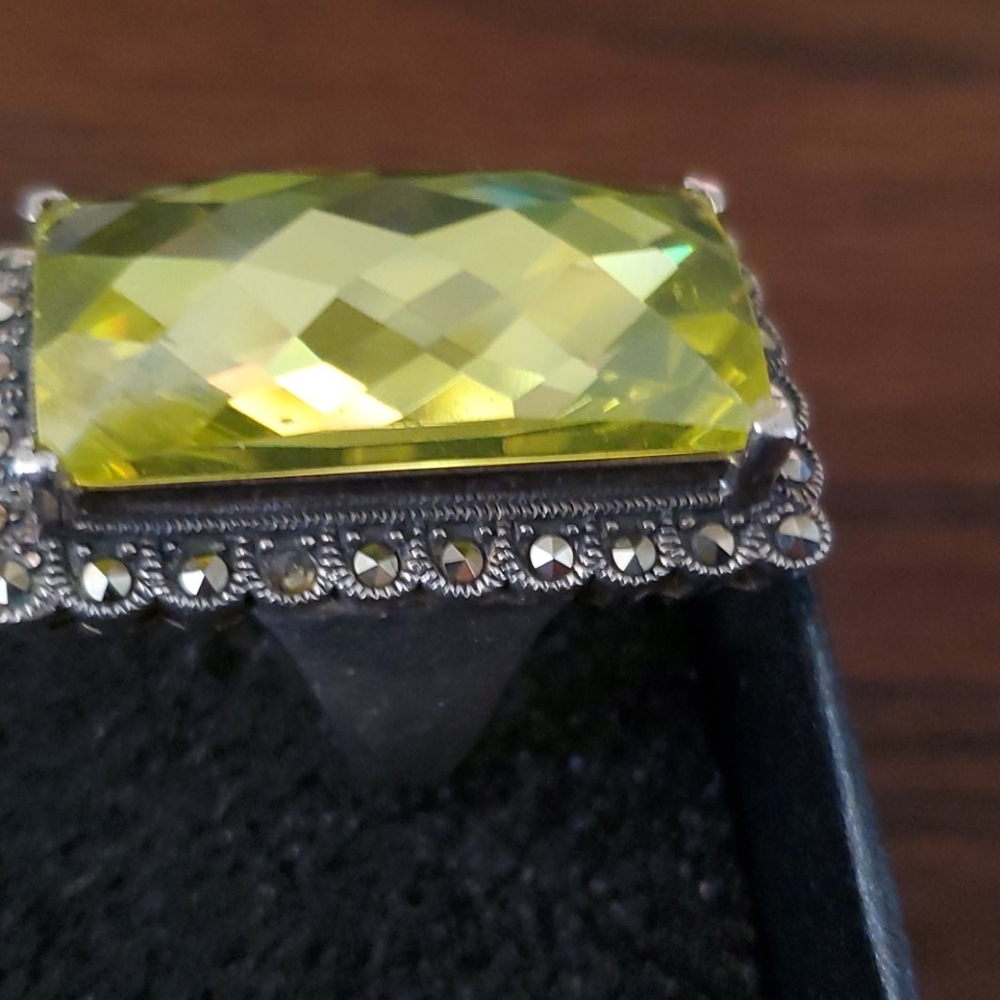 STERLING SILVER PERIDOT RING - Picture 2 of 7